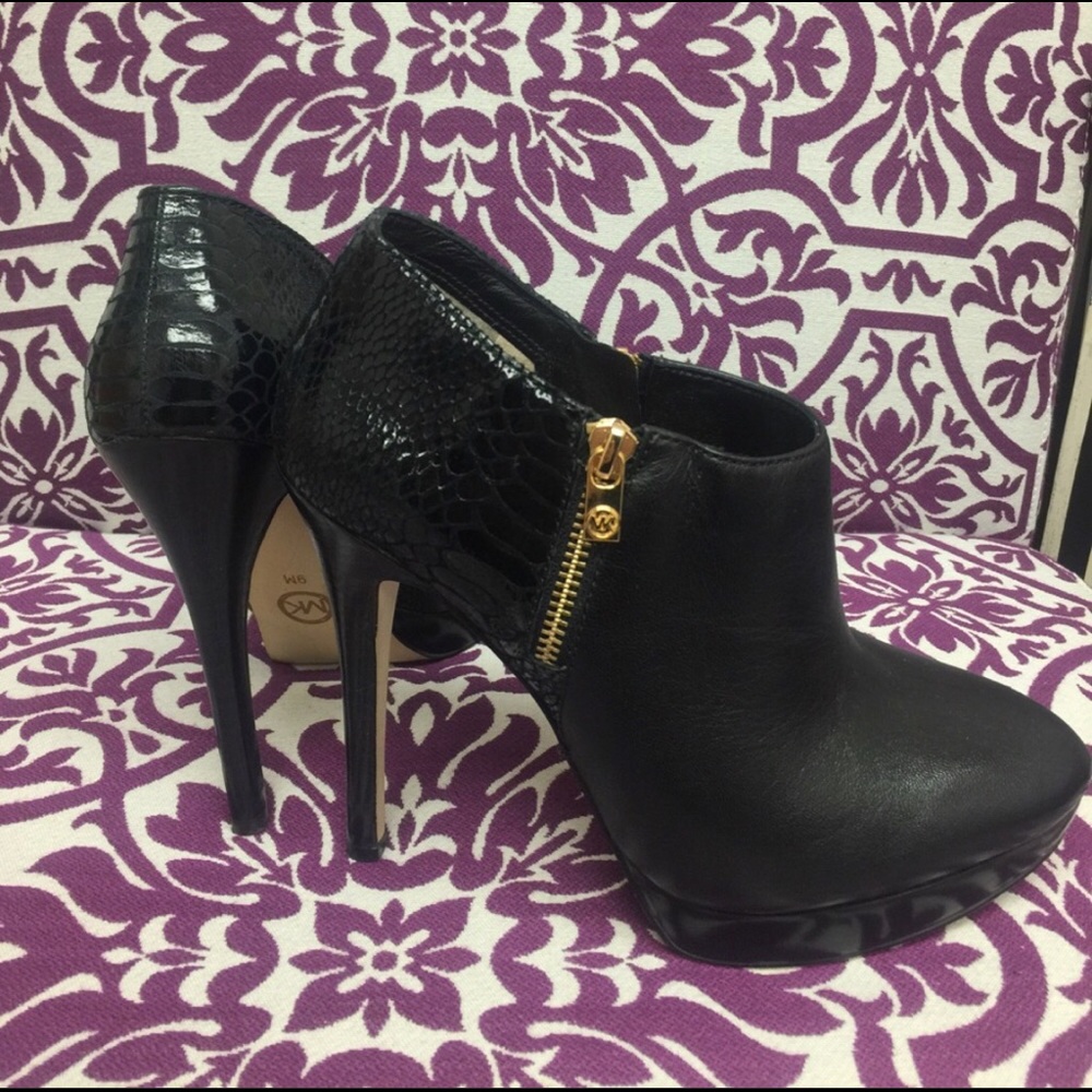 Leather Michael Kors Black Leather Booties w/ Python-sz 9 - Picture 6 of 7